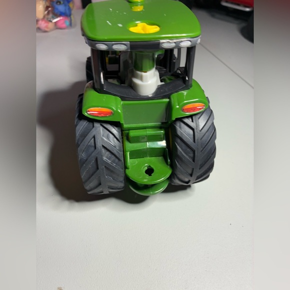 John Deere Tractor  - Incomplete - Picture 5 of 6